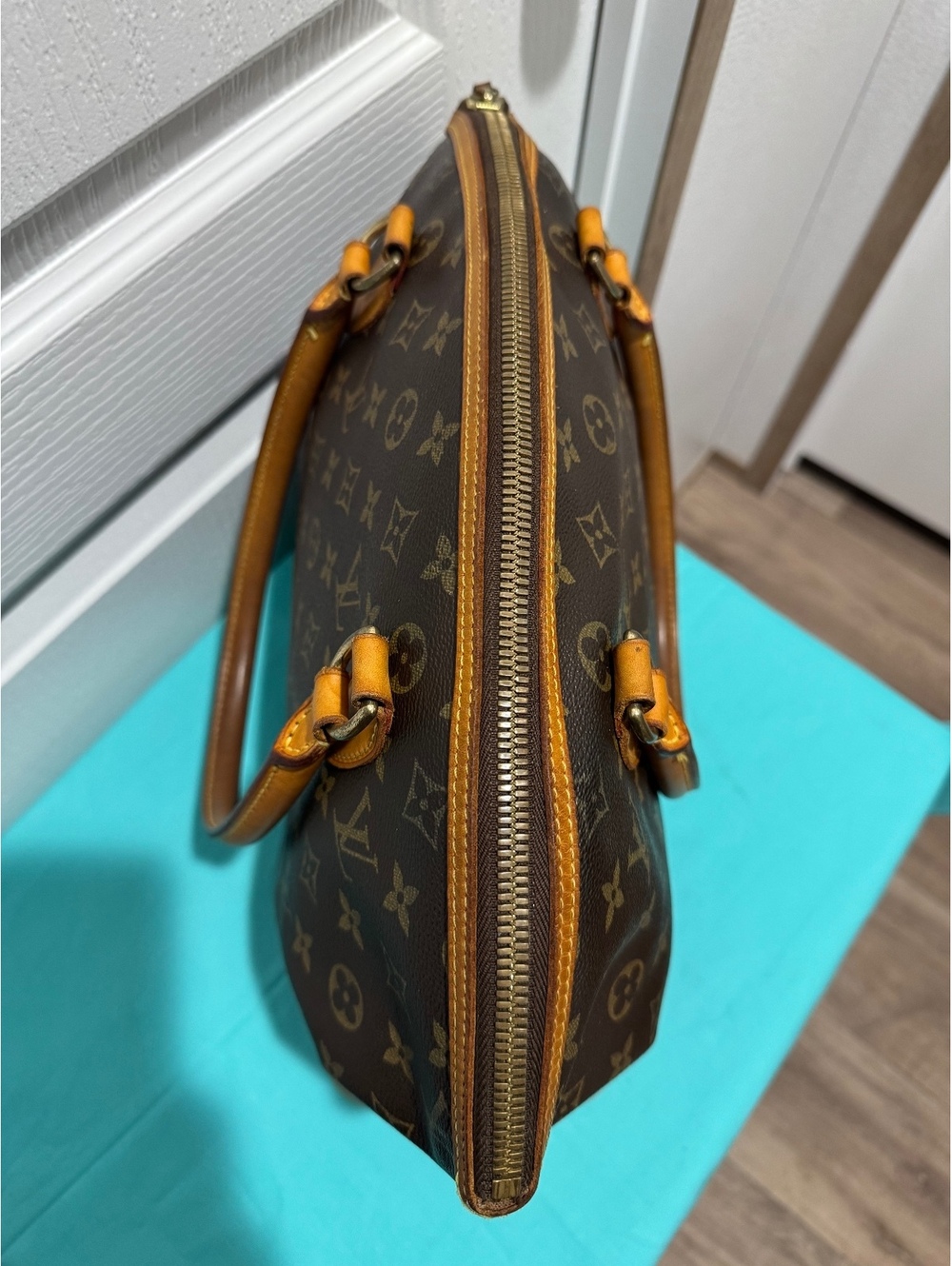 Louis Vuitton Lockit Horizontal Handbag - Picture 5 of 14